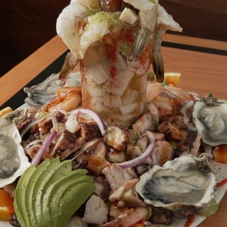 Torre De Mariscos Roatan