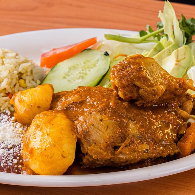 Pollo Guisado.