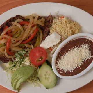 Bisteck Encebollado