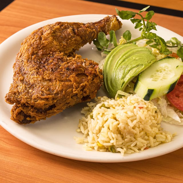 Pollo Frito Salvadoreno.