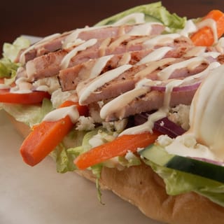 Pan Con Ripio(Casamiento,lechuga,tomate,cebolla,crema,queso,aderezo,huevoduro)