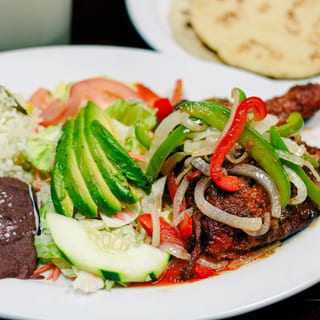 Pollo Encebollado